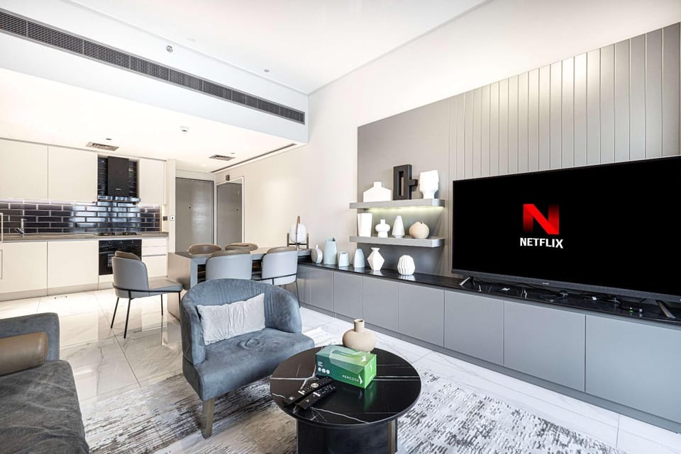 Communal lounge/ TV room, TV and multimedia, Kitchen or kitchenette, Seating area, pet friendly, stove