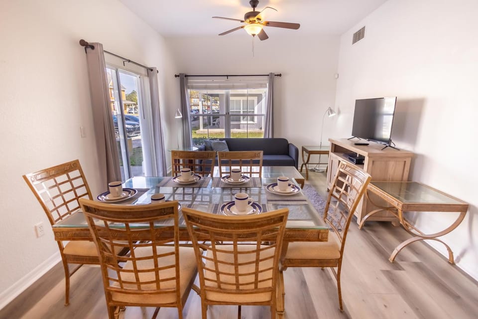 TV and multimedia, Living room, Dining area