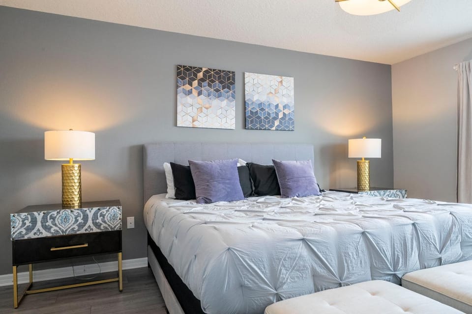 Fabulous 5BR Townhome Pet Friendly - Private Pool - Windsor Island House in Four Corners