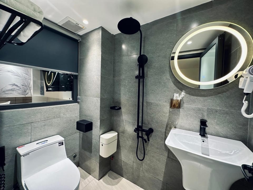 Toilet, Bathroom, towels