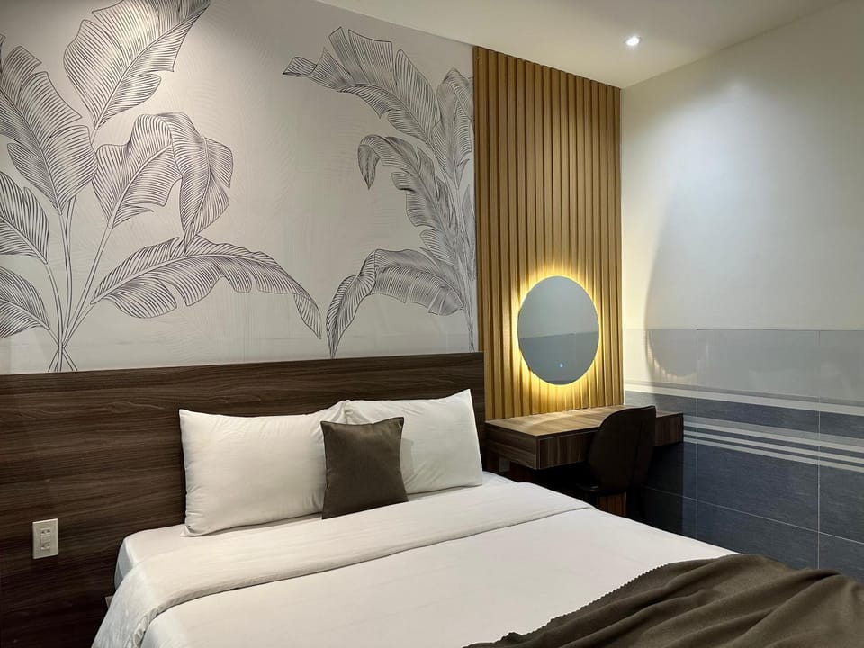Photo of the whole room, Bedroom