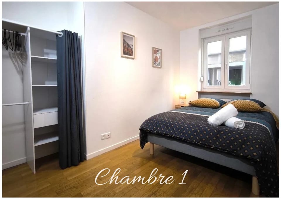 Bedroom, wardrobe, air conditioner