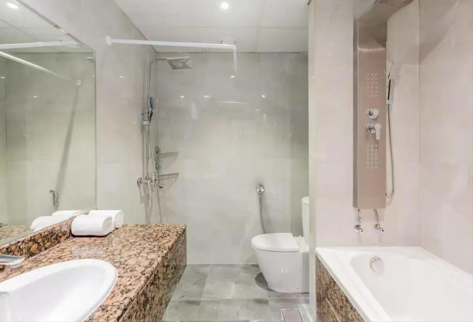 Shower, Toilet, Bathroom, Bath, towels