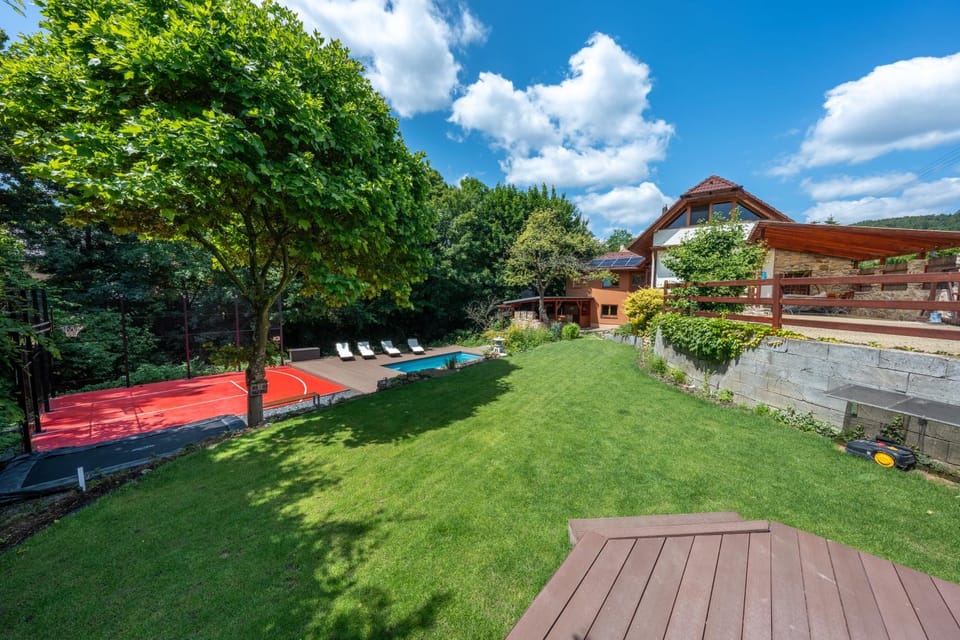 Property building, Spring, Day, Natural landscape, Garden, Pool view, Swimming pool, sunbed