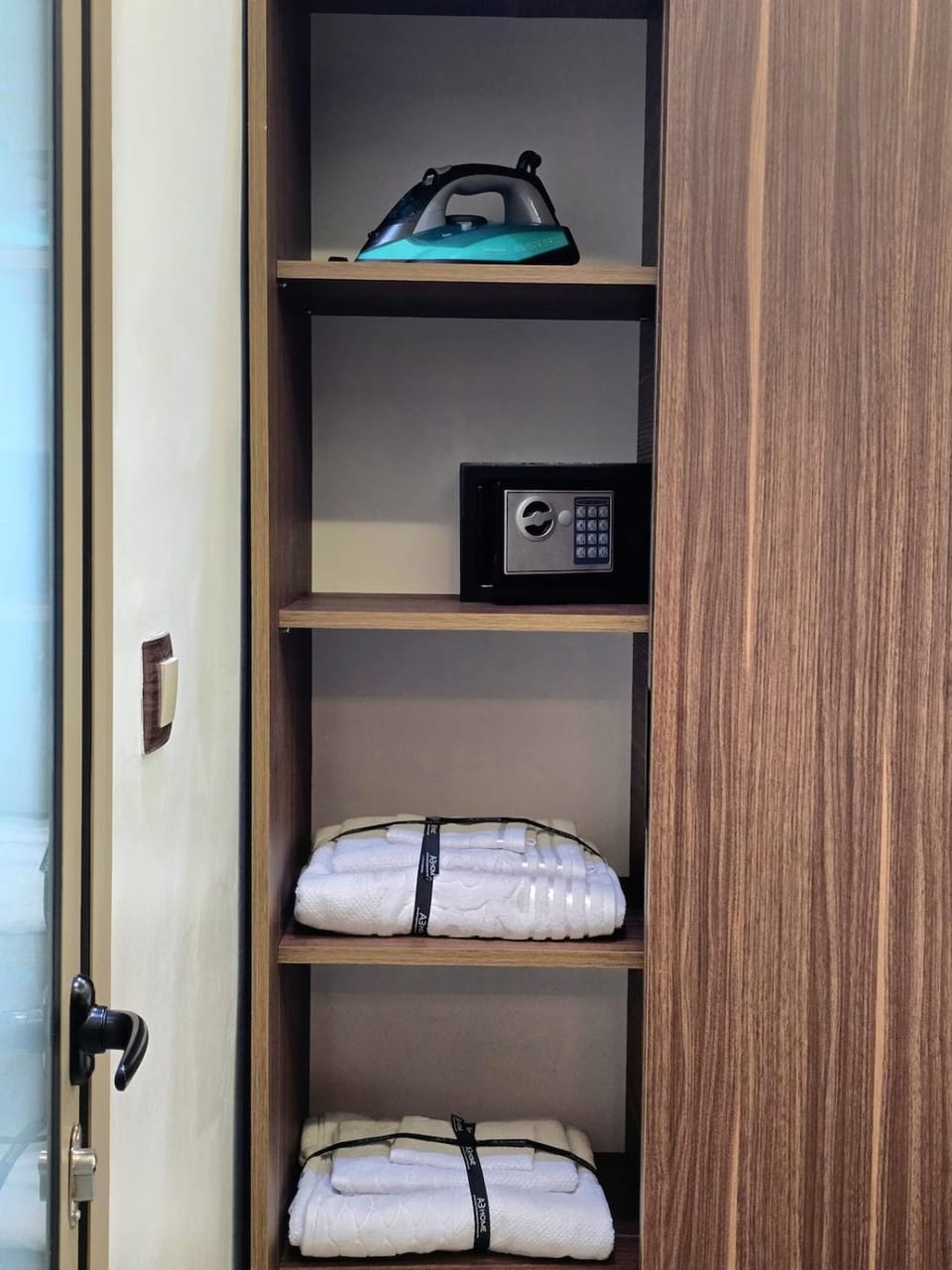 Bedroom, safe, towels, wardrobe