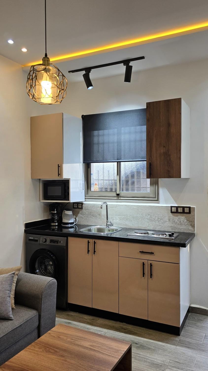 Kitchen or kitchenette, Living room, Seating area, minibar, stove