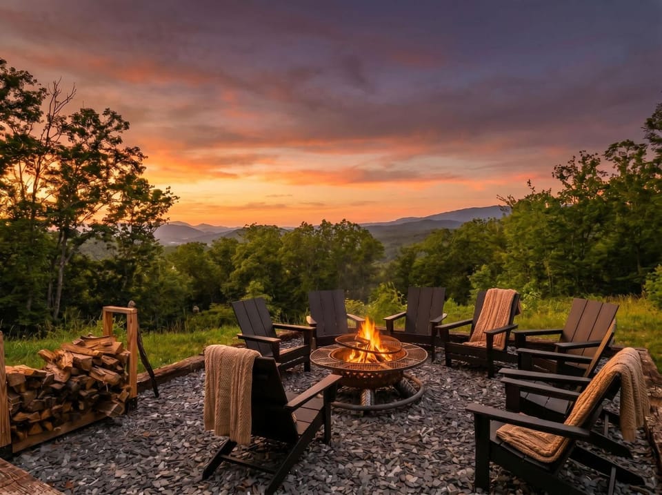 Montblue - Panoramic Mountain Views Chalet in Sevier County