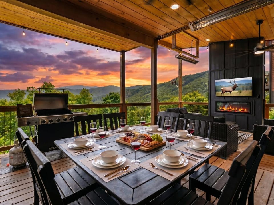 Montblue - Panoramic Mountain Views Chalet in Sevier County