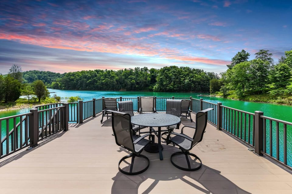 Knasgowa - Direct Lake Front House Retreat House in Douglas Lake