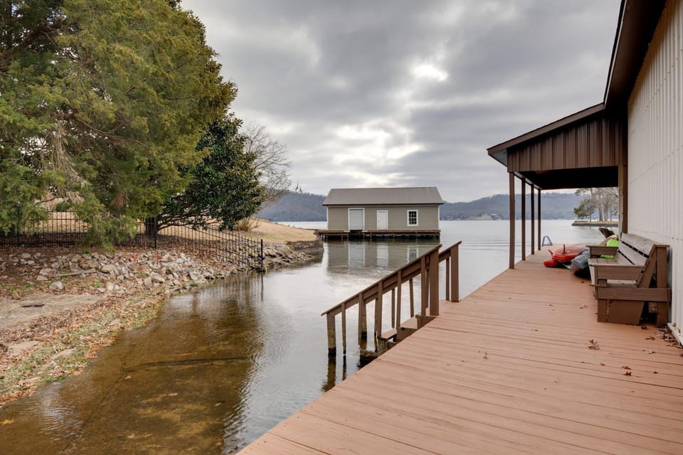 Shared Boat Dock: Lake Guntersville Hideaway! Apartment in Guntersville Lake