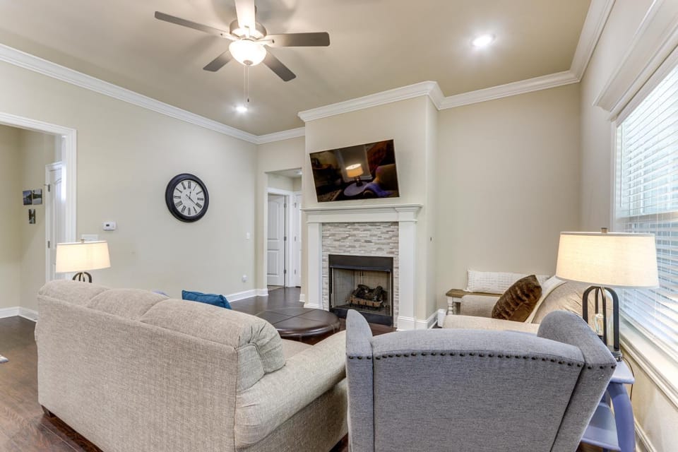 Modern Family Cabin Walk to Table Rock Lake Cabin in Carroll County