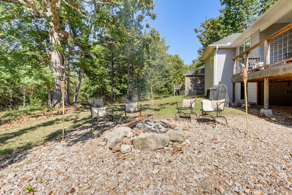 Modern Family Cabin Walk to Table Rock Lake Cabin in Carroll County
