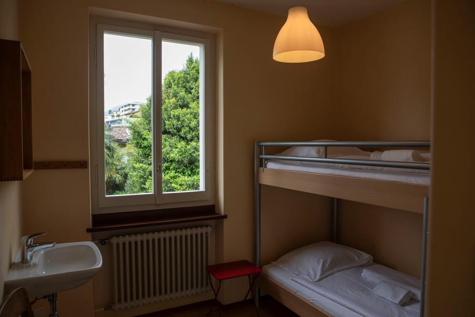 Bedroom, bunk bed