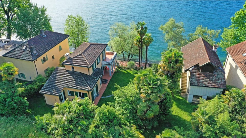Bird's eye view, Lake view