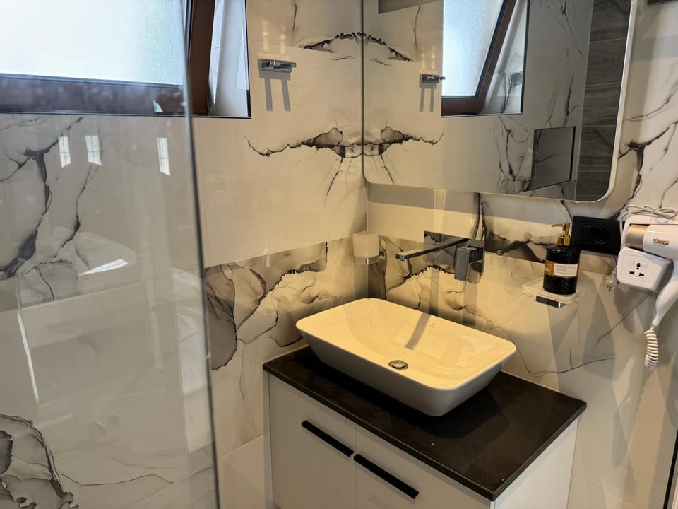 Bathroom, Kitchen or kitchenette