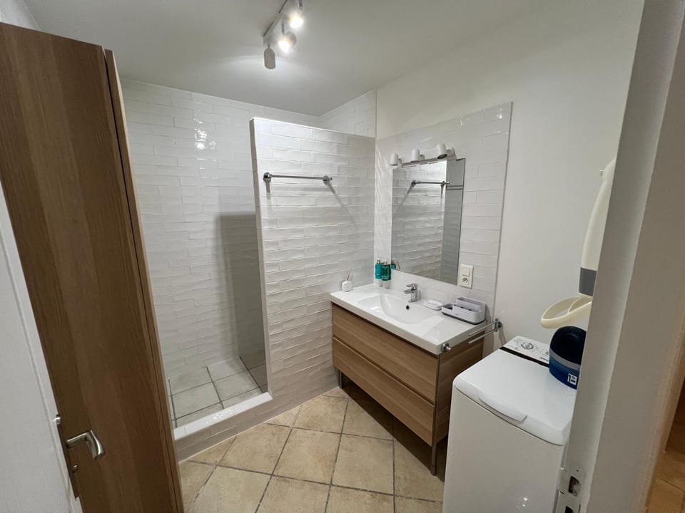 Shower, Bathroom, towels