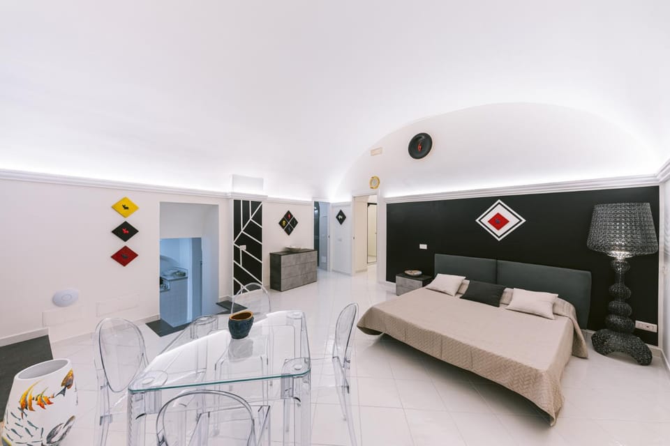 Bed, Living room, Seating area, Dining area, Bedroom