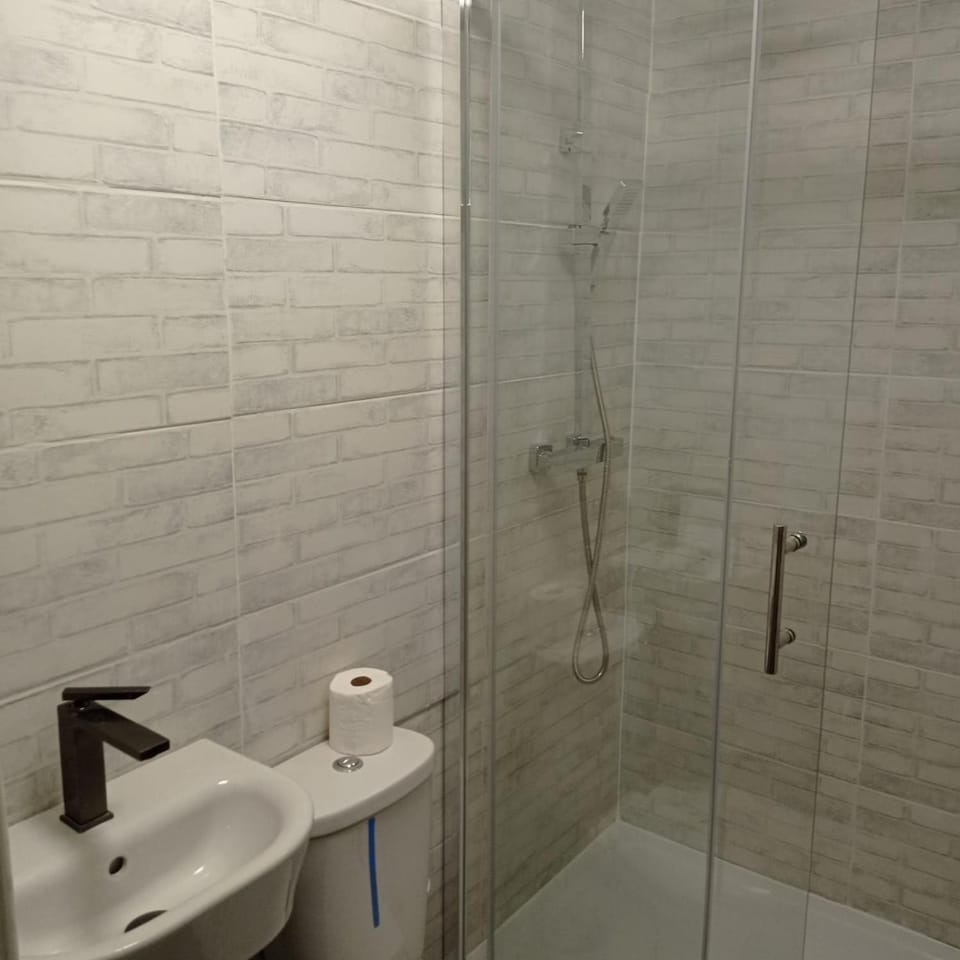En-suite Double Room 277GC2 Salford Manchester Bed and Breakfast in Salford