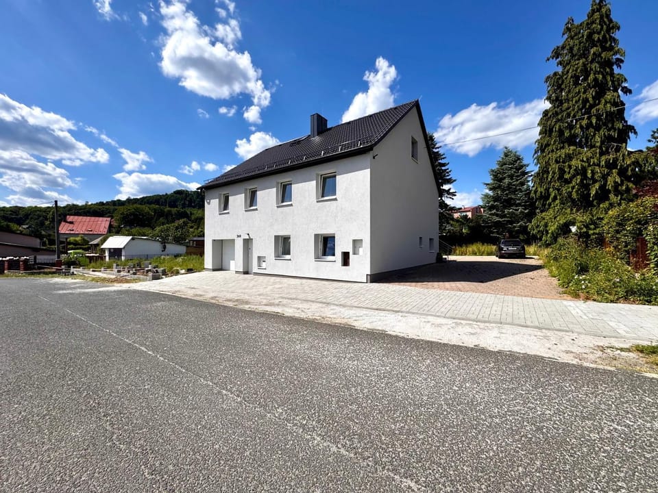 Property building, Day, Neighbourhood, Natural landscape, Street view