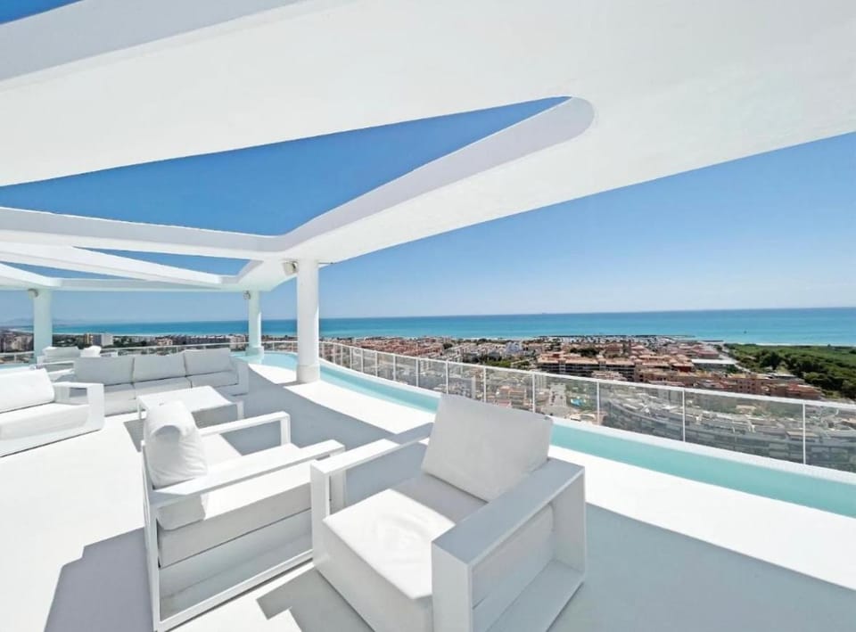 Balcony/Terrace, Balcony/Terrace, Sea view, Swimming pool, Swimming pool, sunbed