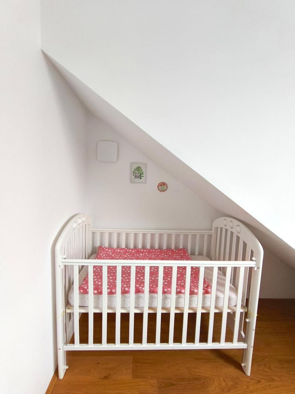 Bed, Photo of the whole room, Bedroom, cot