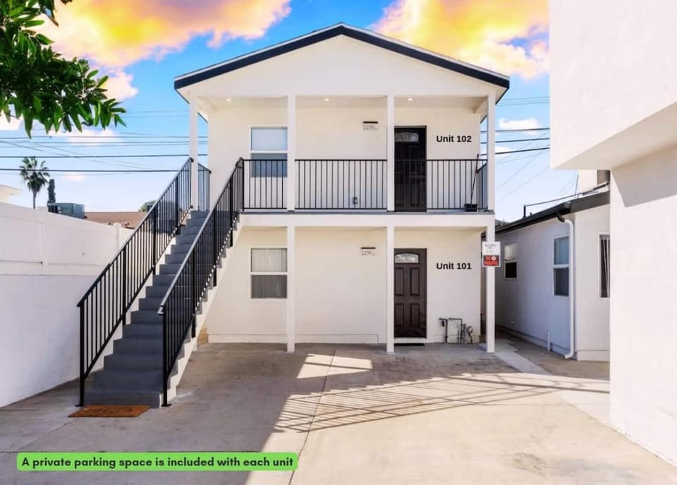 Prestige Studio Haven at Burbank Apartment in Burbank