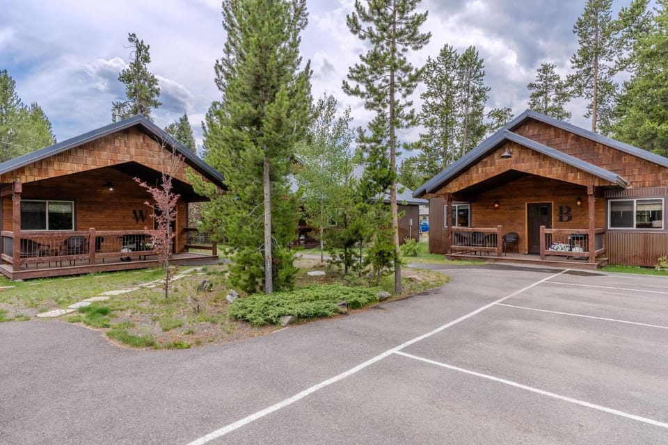 Whiskey Springs Cabin Cabin in West Yellowstone