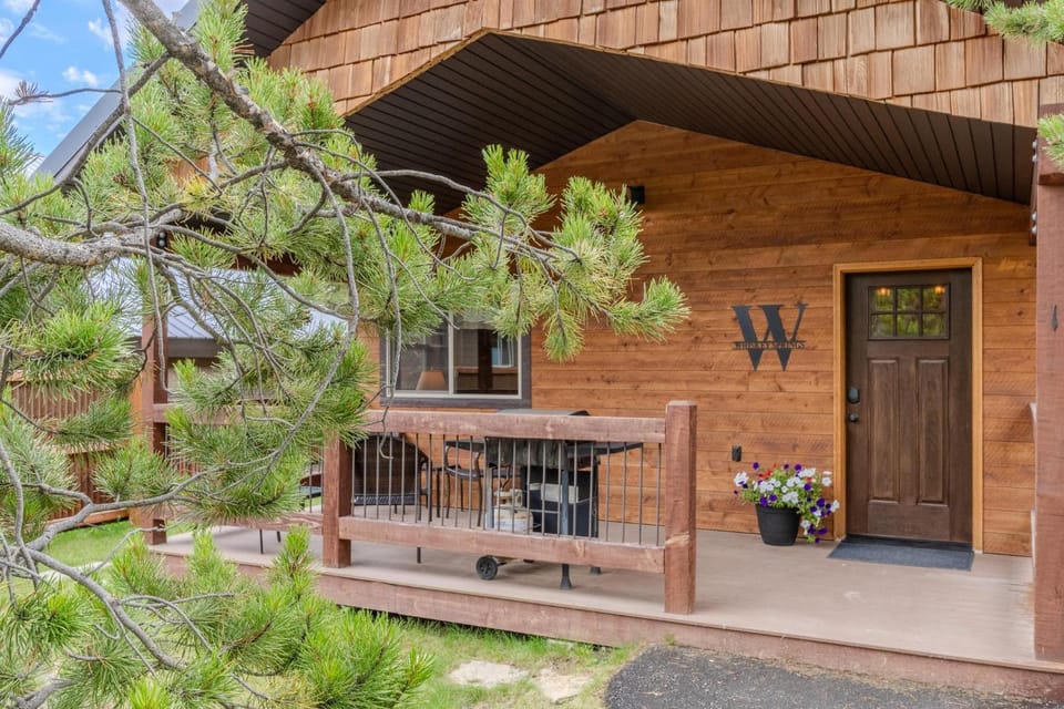 Whiskey Springs Cabin Cabin in West Yellowstone