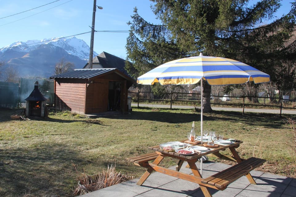 Dining area, Mountain view