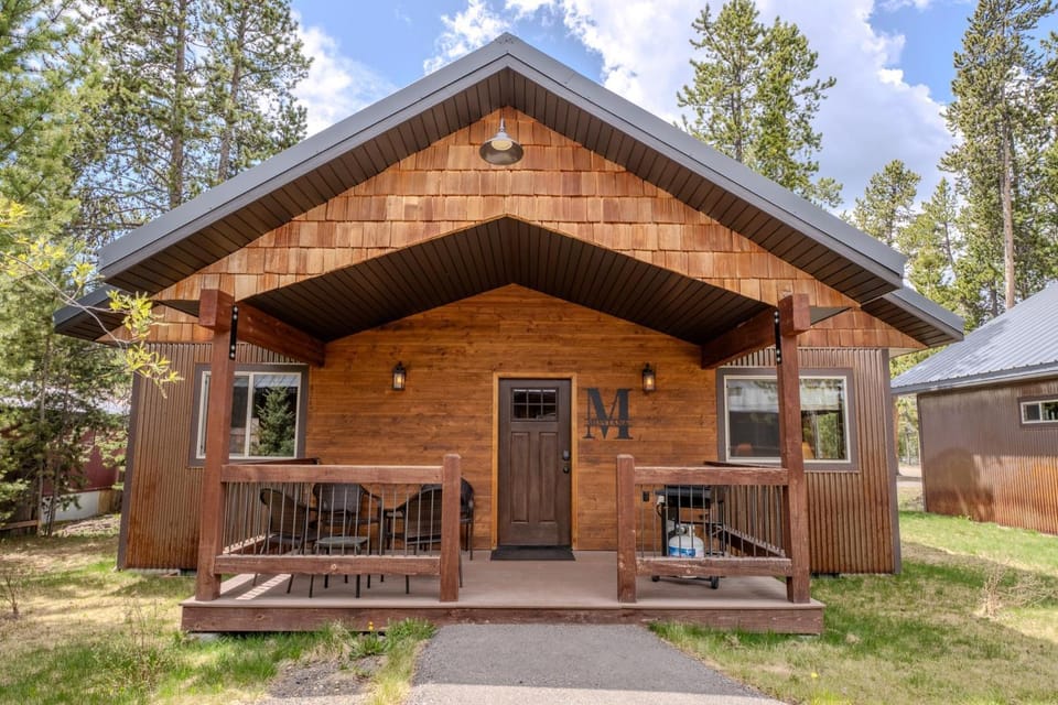 Montana Cabin Cabin in West Yellowstone