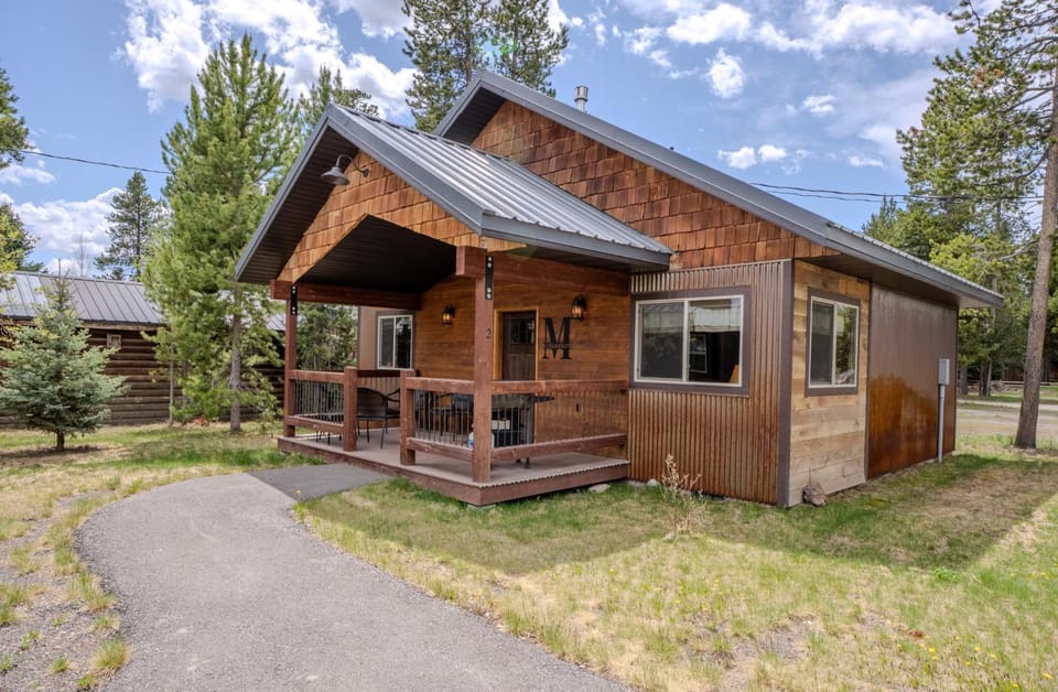 Montana Cabin Cabin in West Yellowstone