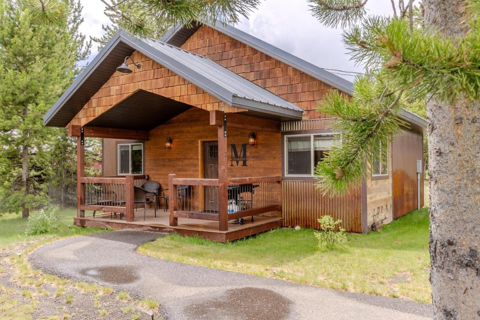 Montana Cabin Cabin in West Yellowstone