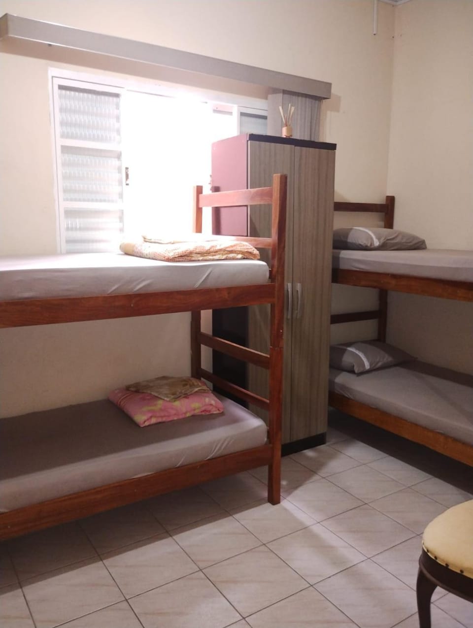 Bedroom, bunk bed