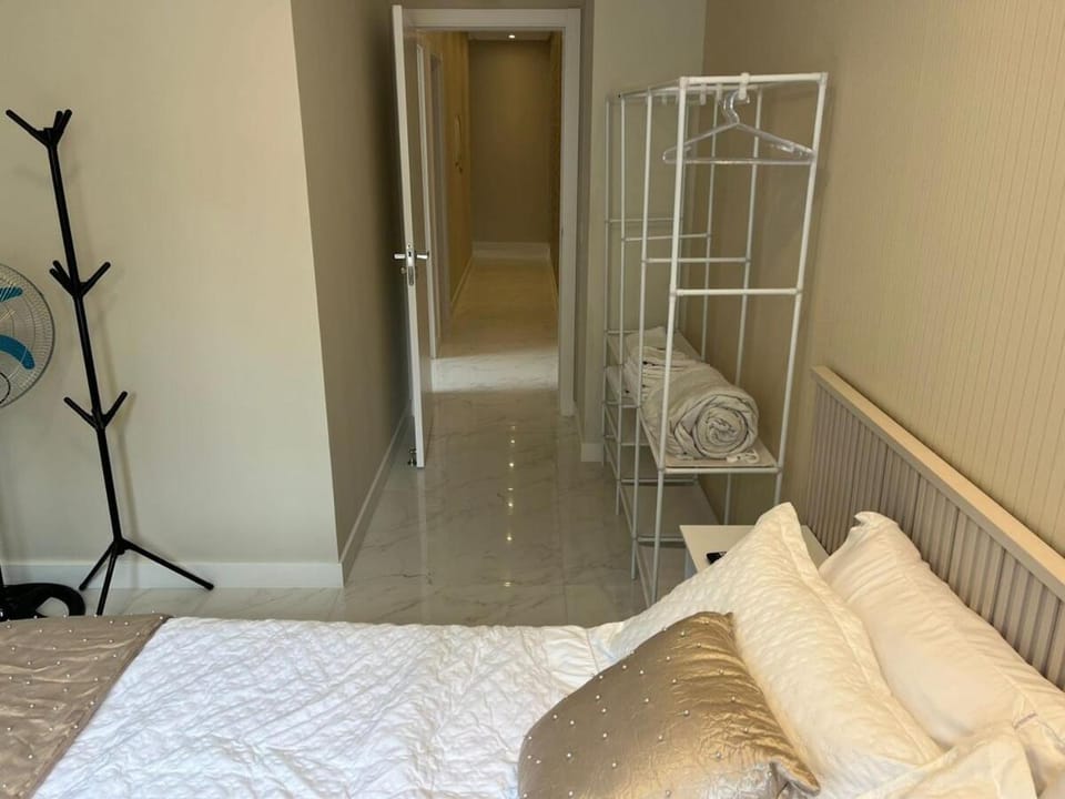 Apto com 3 suites na quadra do mar em Meia Praia Itapema Apartment in Porto Belo