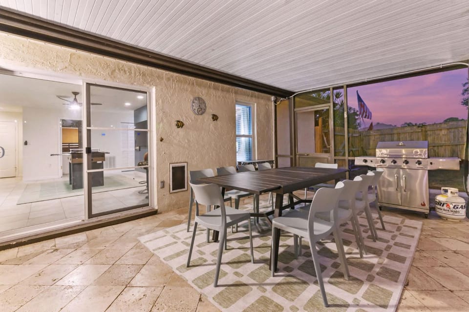 Poolside Fun Games Perfect Family Escape House in Largo