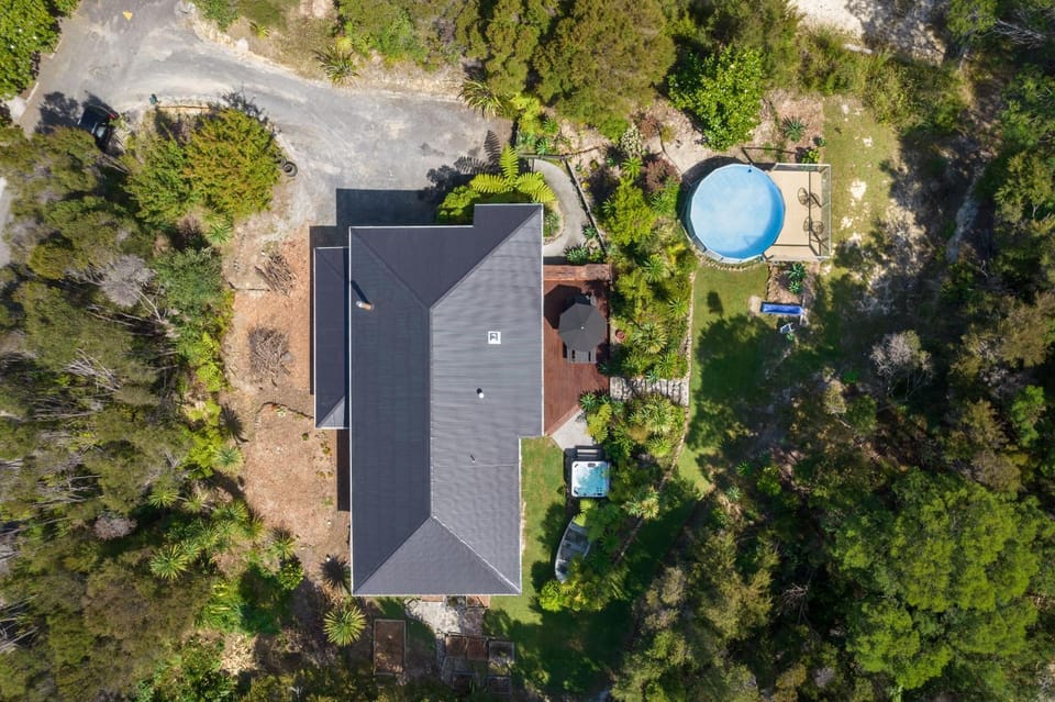 Property building, Day, Neighbourhood, Natural landscape, Bird's eye view, Pool view, Swimming pool