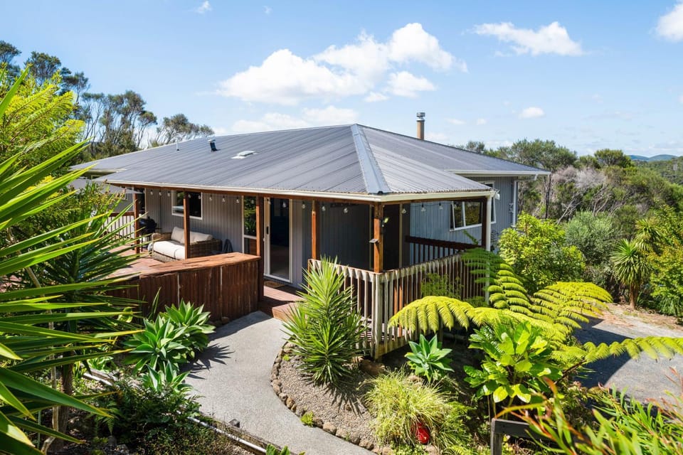 Property building, Day, Natural landscape, Garden, Balcony/Terrace, Garden view