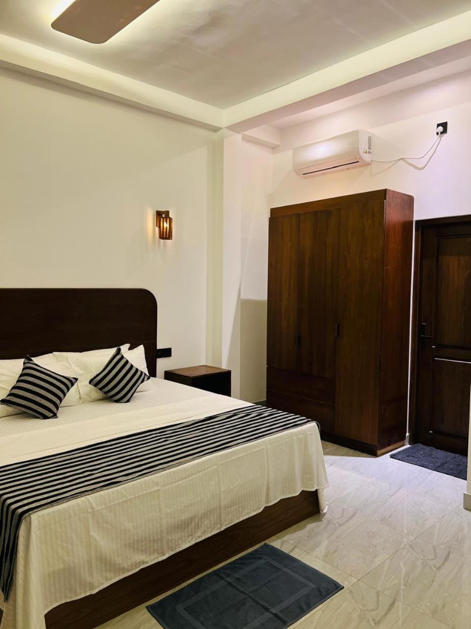 Bed, Photo of the whole room, Bedroom, air conditioner