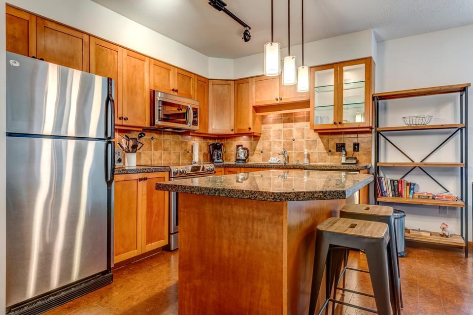 Kitchen or kitchenette, dishwasher, oven, stove