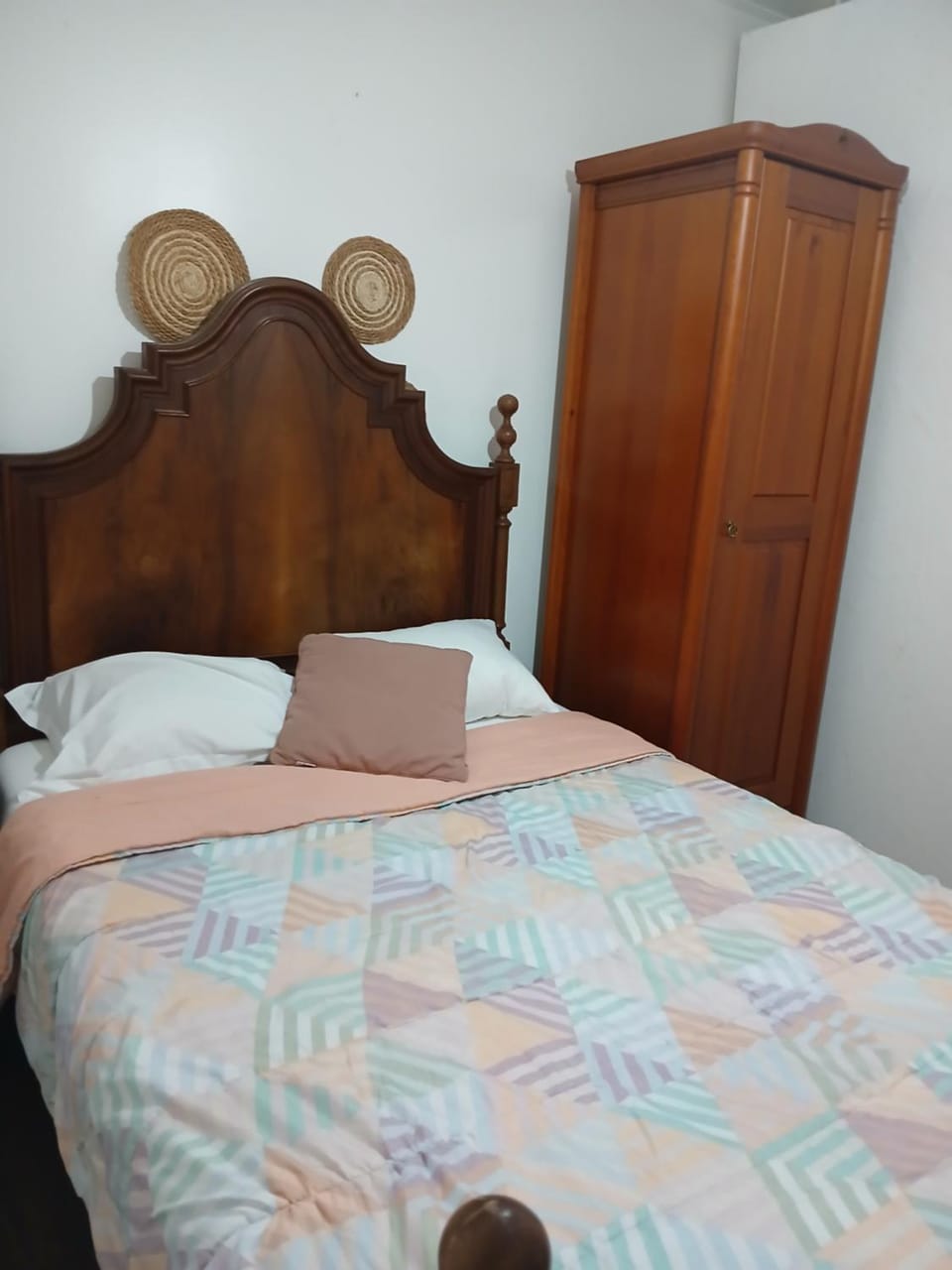 Kannon 5-minute walk to all transport options at the Pragal terminal Apartment in Setubal District
