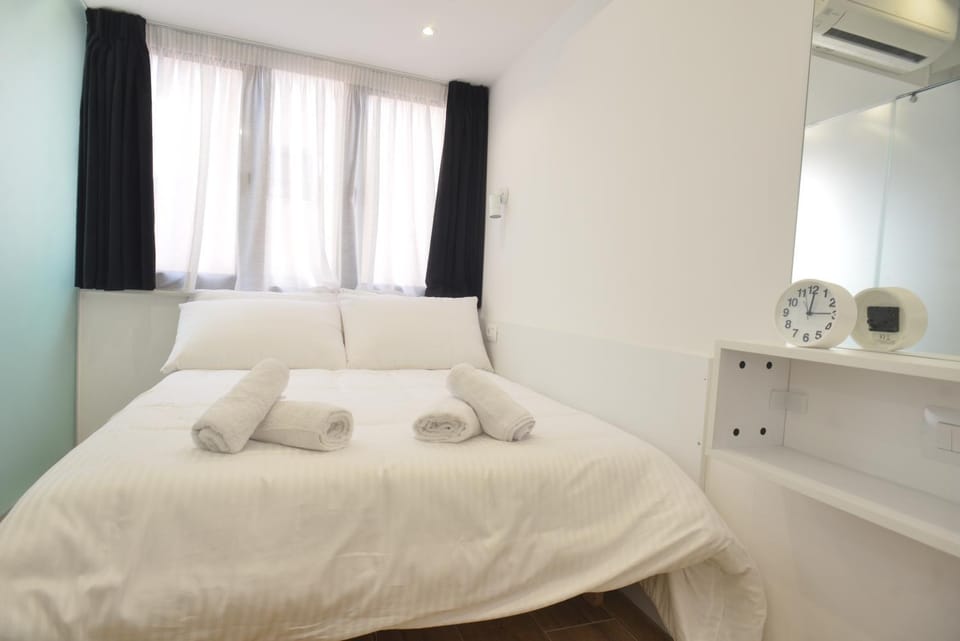 Bedroom, air conditioner