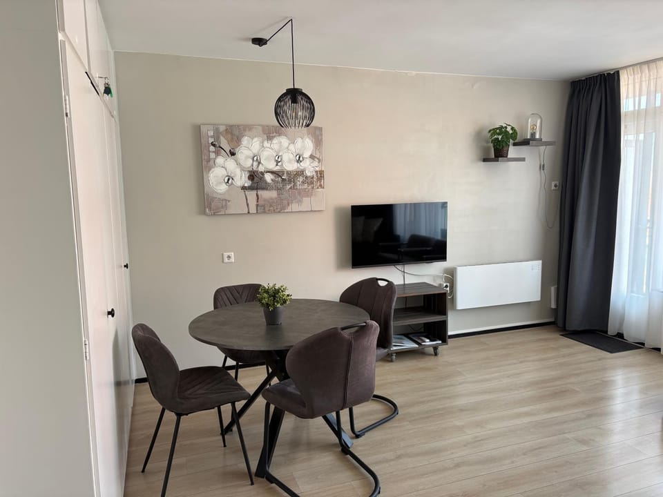 TV and multimedia, Dining area