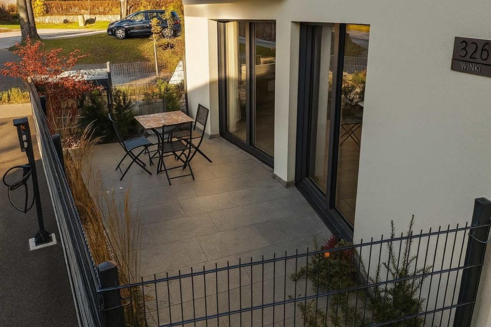 Property building, Balcony/Terrace, Balcony/Terrace