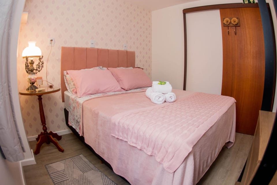 Bed, Photo of the whole room, towels, wardrobe