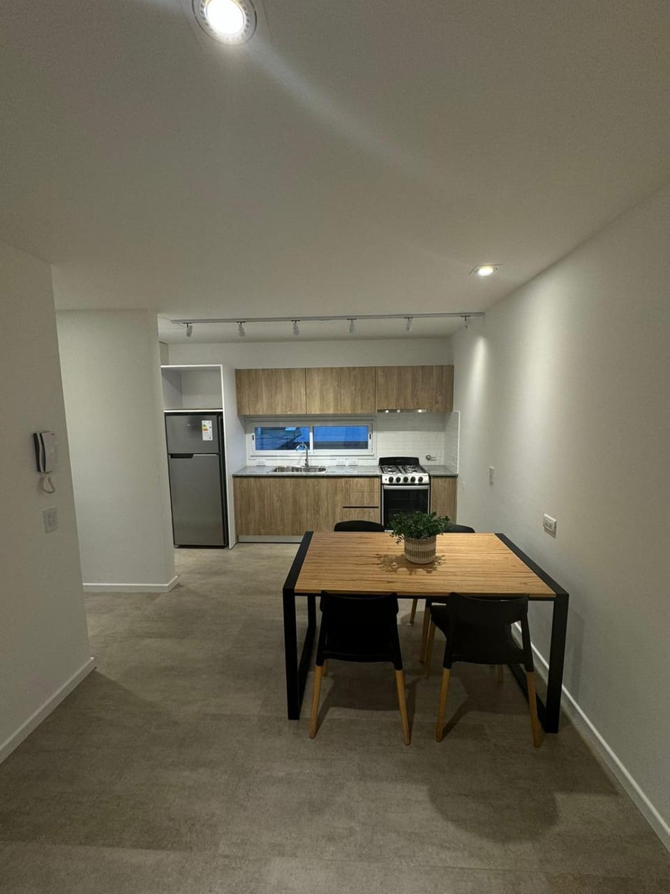 Kitchen or kitchenette, Dining area, minibar, toaster