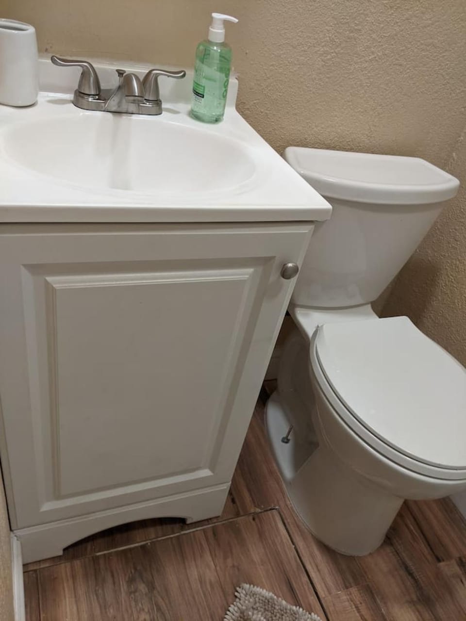 NARVAEZ COZY room with a private bathroom and private entrance House in San Jose