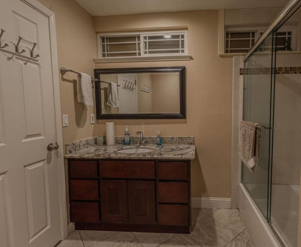 NARVAEZ MASTER room private entry and bathroom House in San Jose