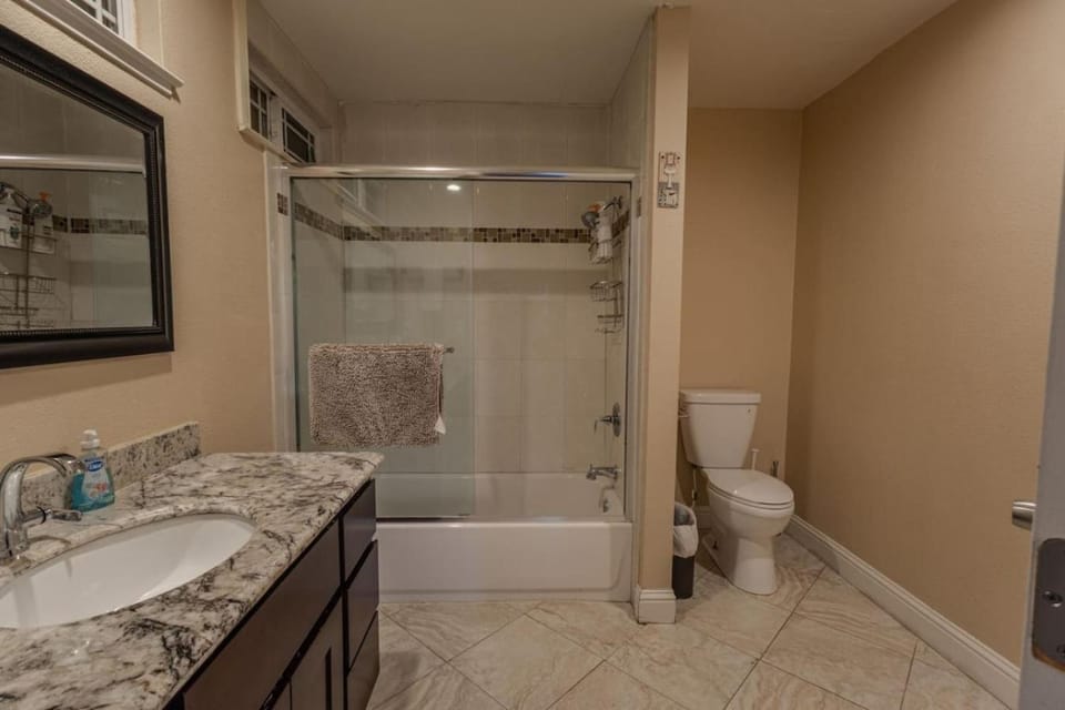 NARVAEZ MASTER room private entry and bathroom House in San Jose