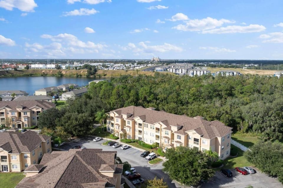 2 BR Condo APT Heated Pool HotTub King Bed 414TR Apartment in Loughman