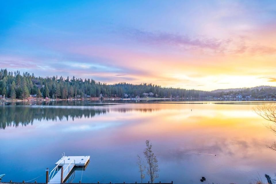 Lakefront Villa with 180 degree view private dock and boats Villa in Groveland